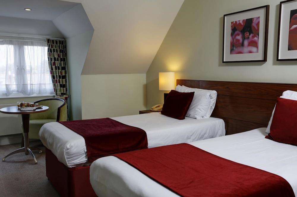 Best Western Ship Hotel Weybridge Bagian luar foto
