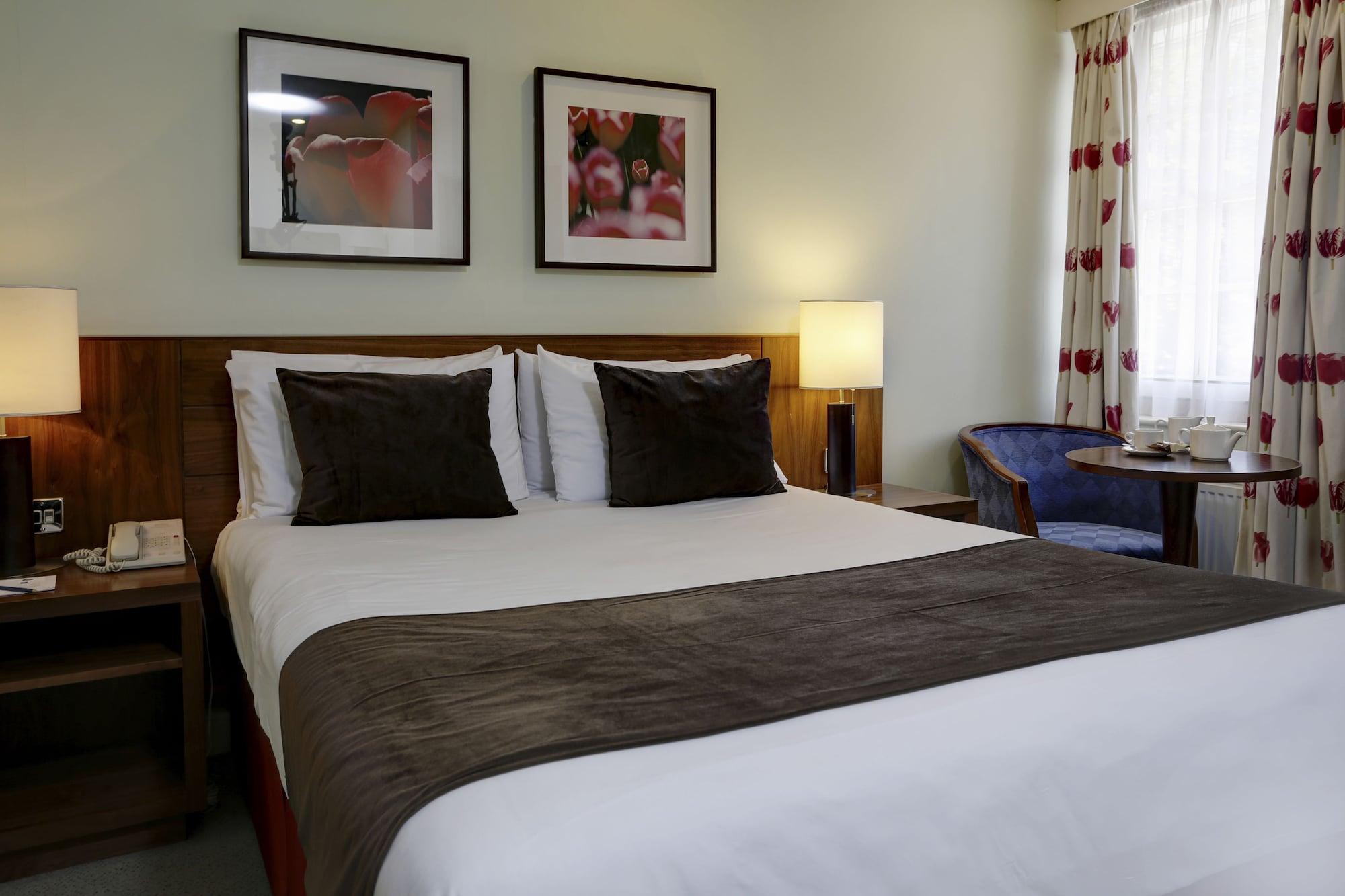 Best Western Ship Hotel Weybridge Bagian luar foto