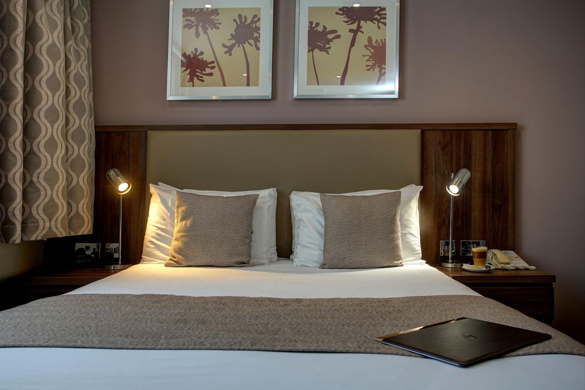 Best Western Ship Hotel Weybridge Bagian luar foto