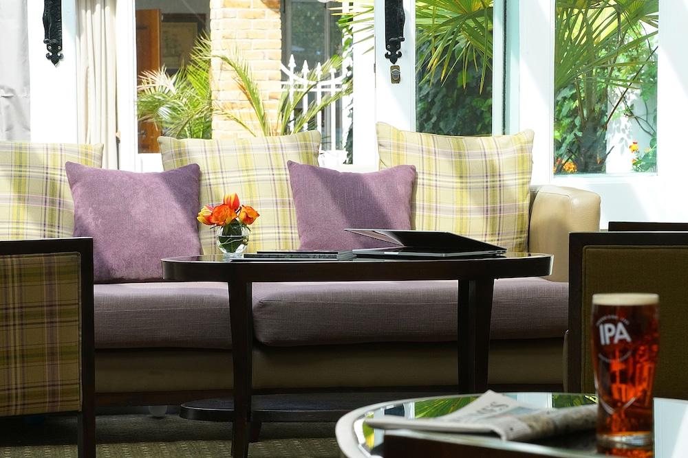 Best Western Ship Hotel Weybridge Bagian luar foto