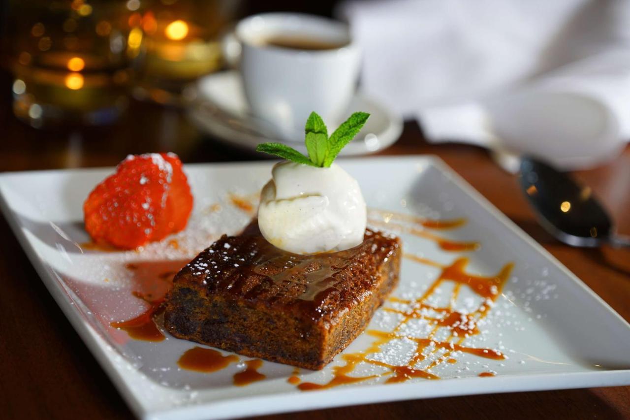 Best Western Ship Hotel Weybridge Bagian luar foto