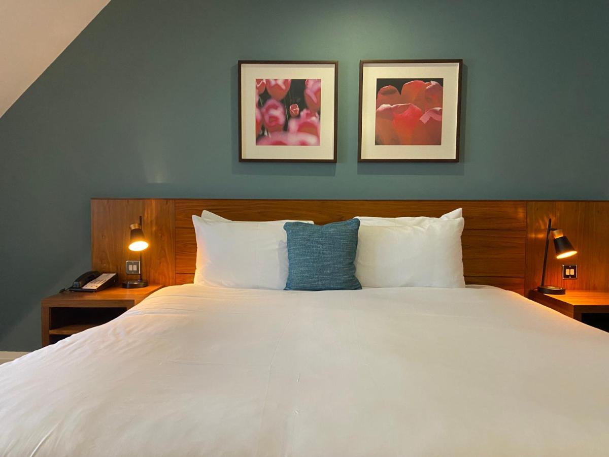 Best Western Ship Hotel Weybridge Bagian luar foto