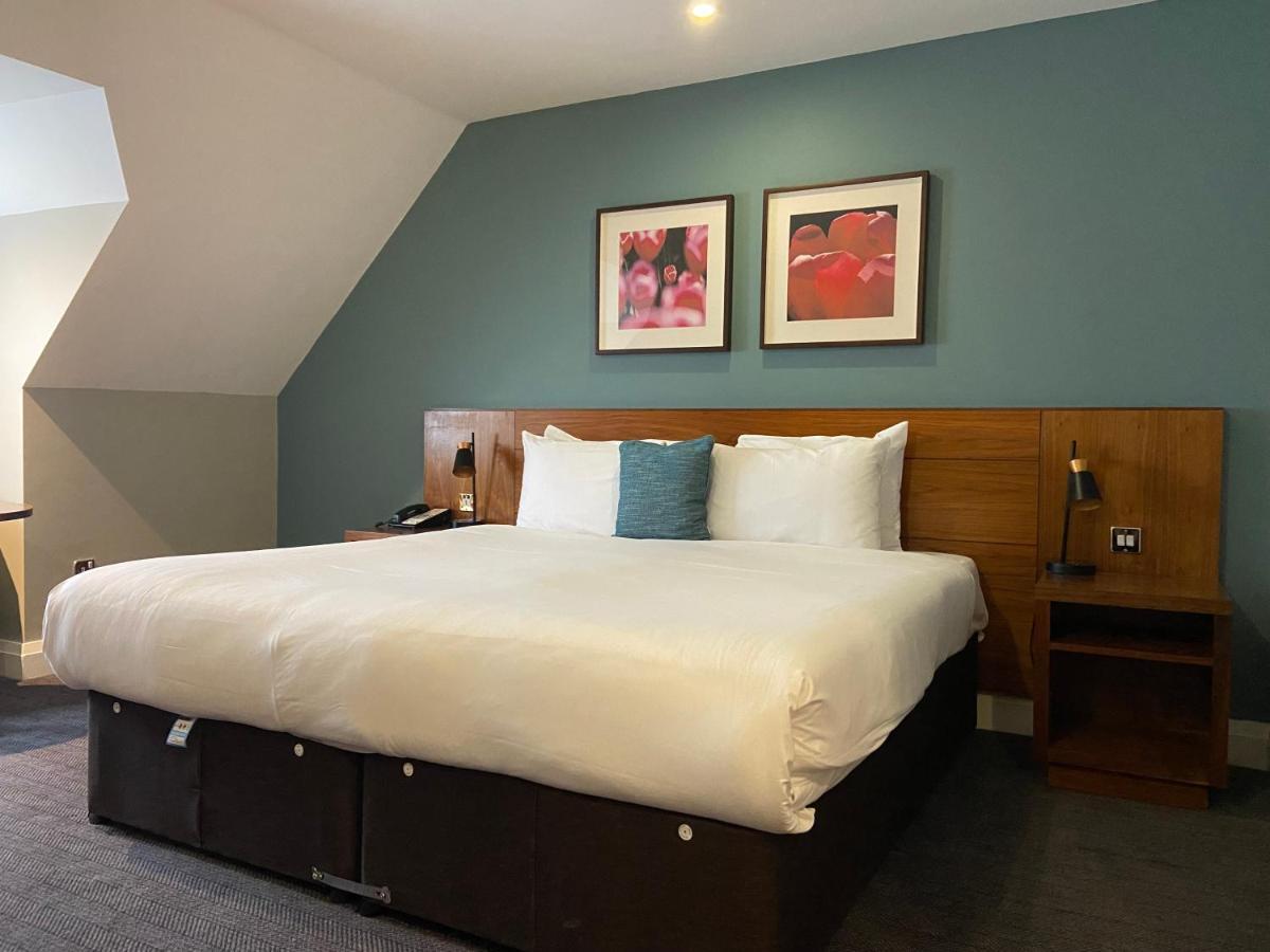 Best Western Ship Hotel Weybridge Bagian luar foto