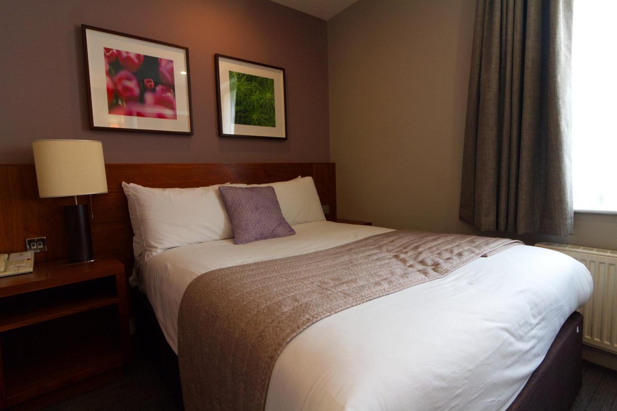 Best Western Ship Hotel Weybridge Bagian luar foto