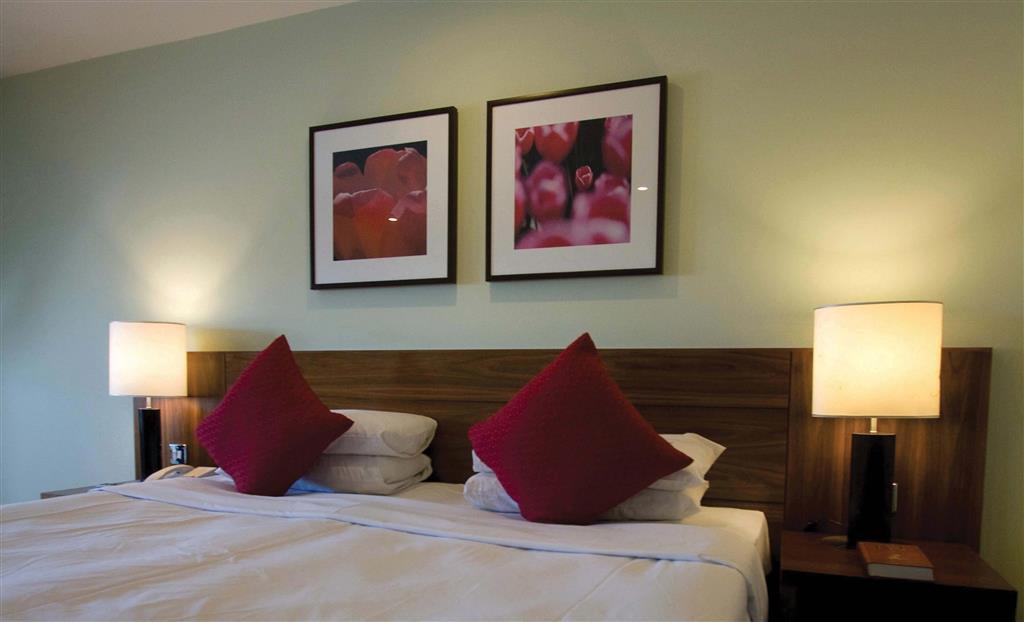 Best Western Ship Hotel Weybridge Ruang foto