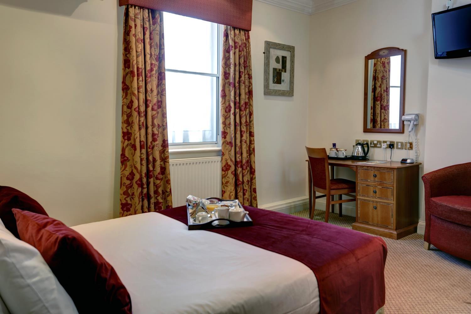 Best Western Ship Hotel Weybridge Bagian luar foto