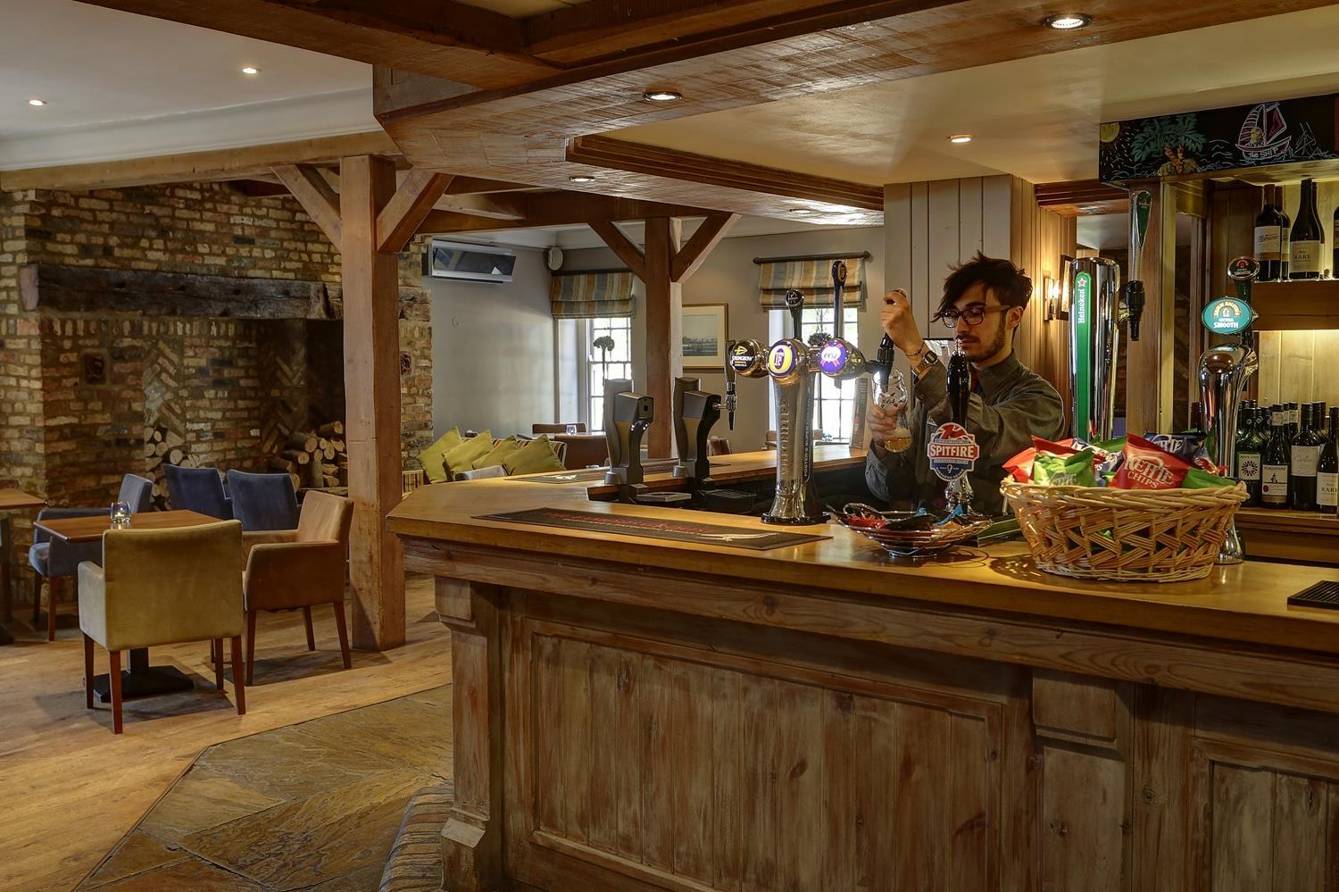 Best Western Ship Hotel Weybridge Bagian luar foto