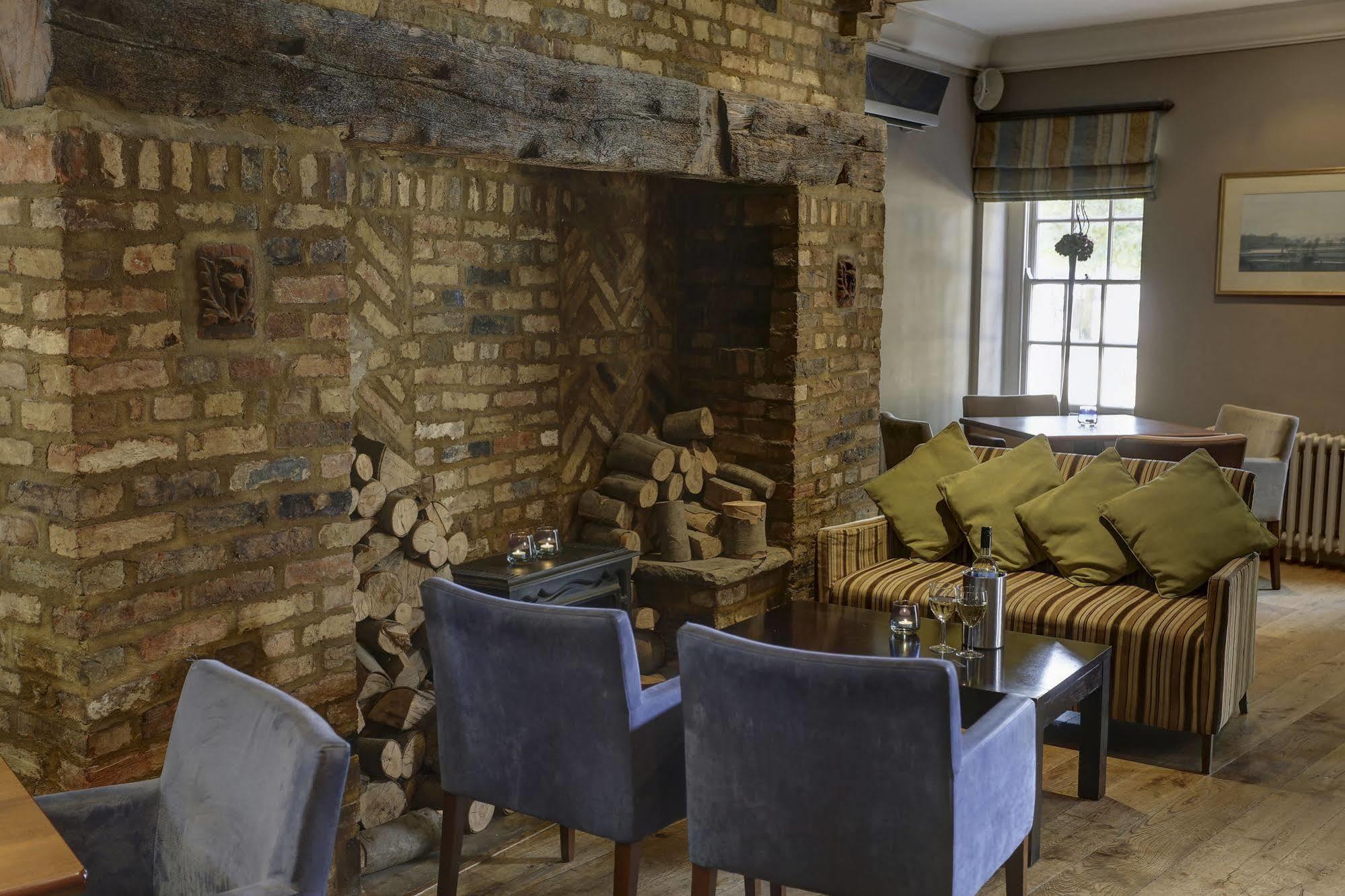 Best Western Ship Hotel Weybridge Bagian luar foto