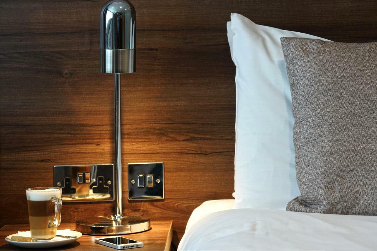 Best Western Ship Hotel Weybridge Bagian luar foto