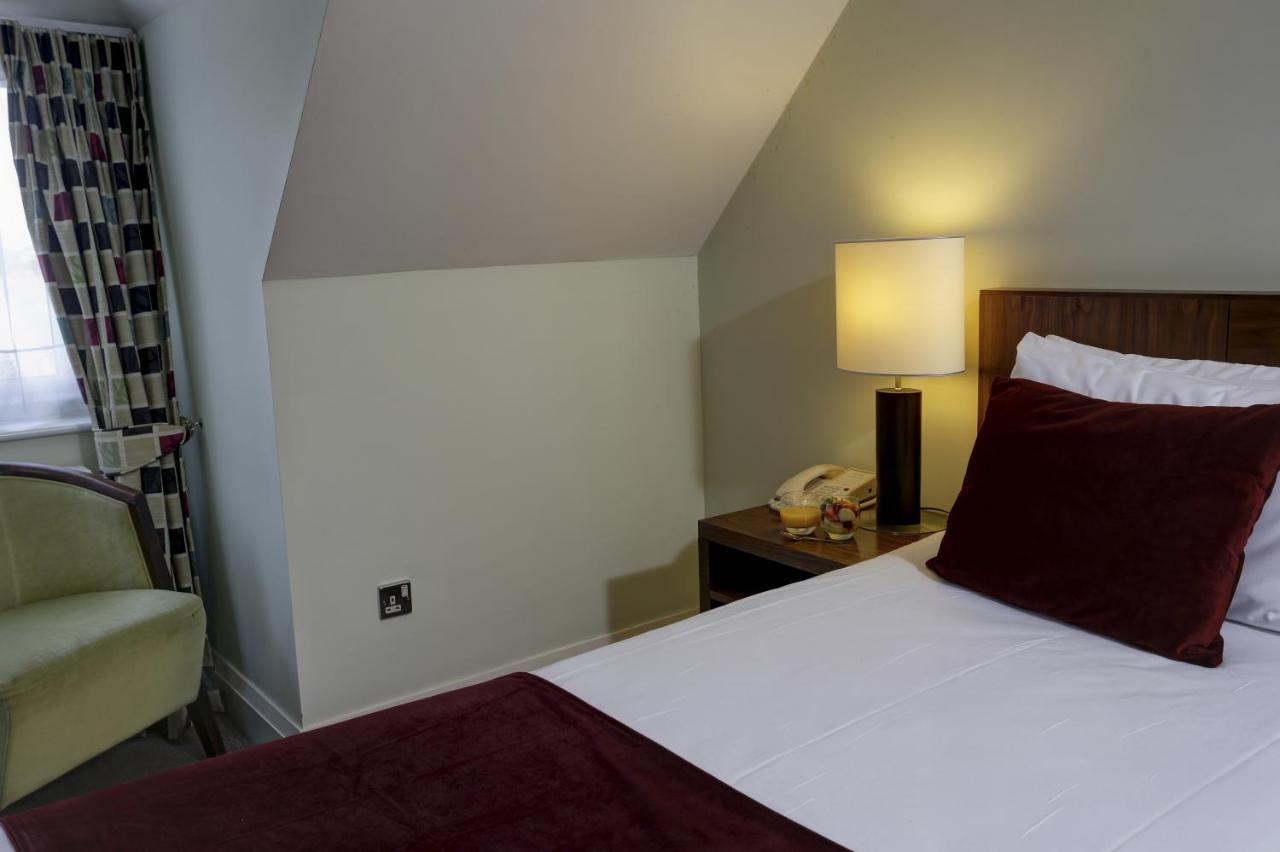 Best Western Ship Hotel Weybridge Ruang foto